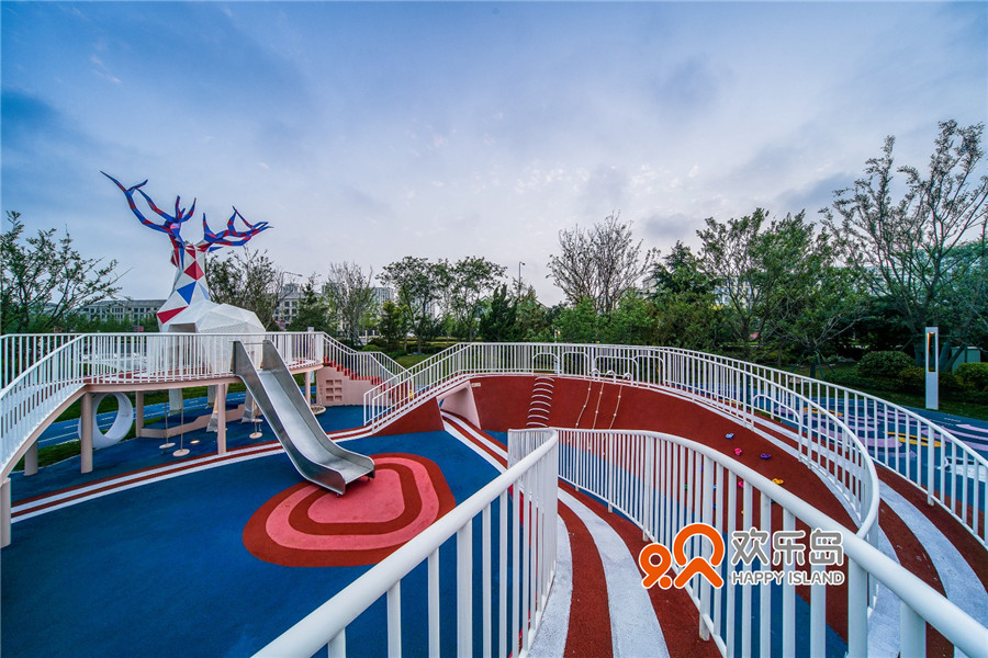 Children's park playground equipment