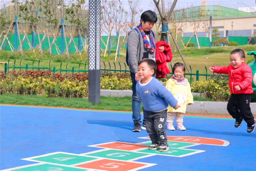 playground equipment manufacturer